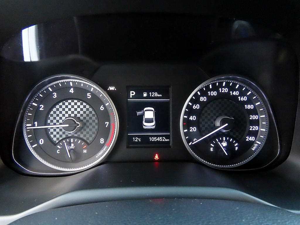 HYUNDAI Avante - Vista 9