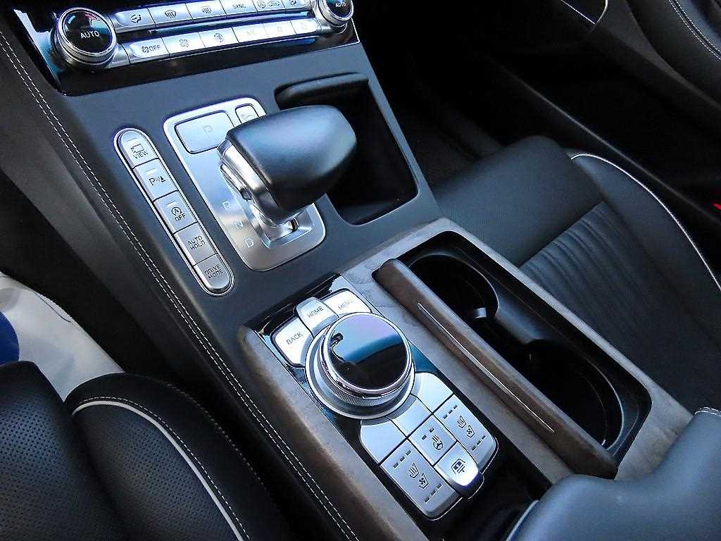 Genesis G90 - Vista 11