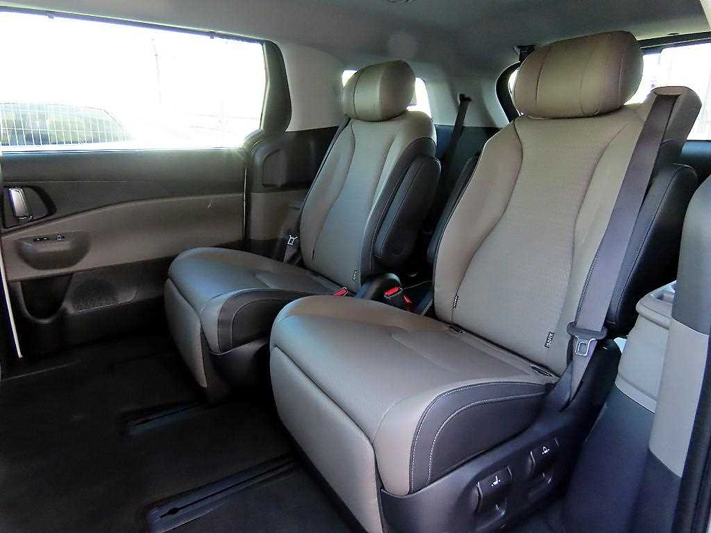 KIA Carnival - Vista 6