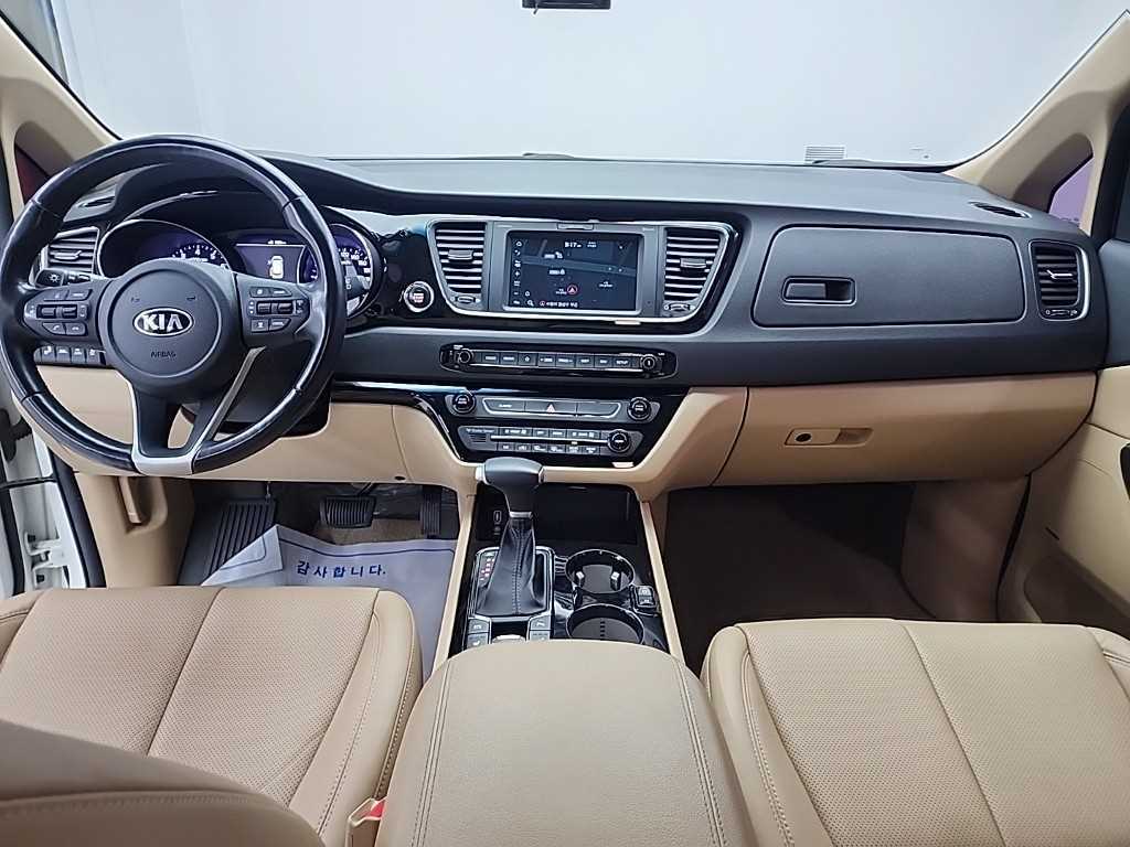 KIA Carnival - Vista 7