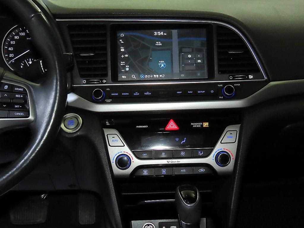 HYUNDAI Avante - Vista 11