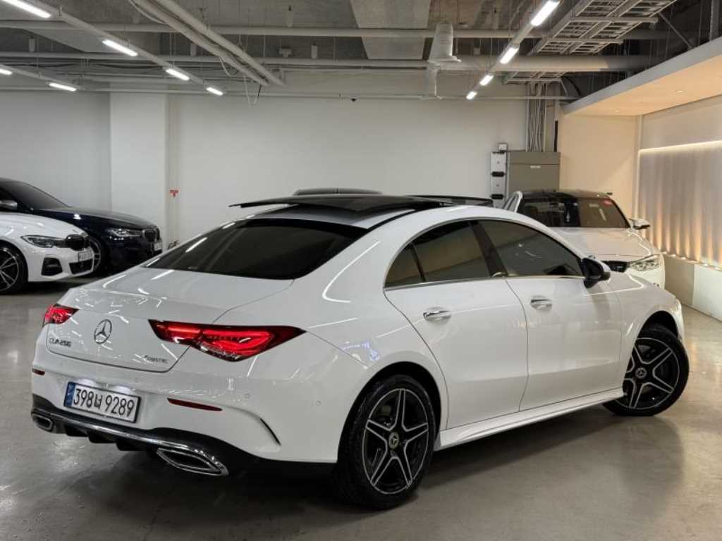 Mercedes Benz CLA Class - Vista 3