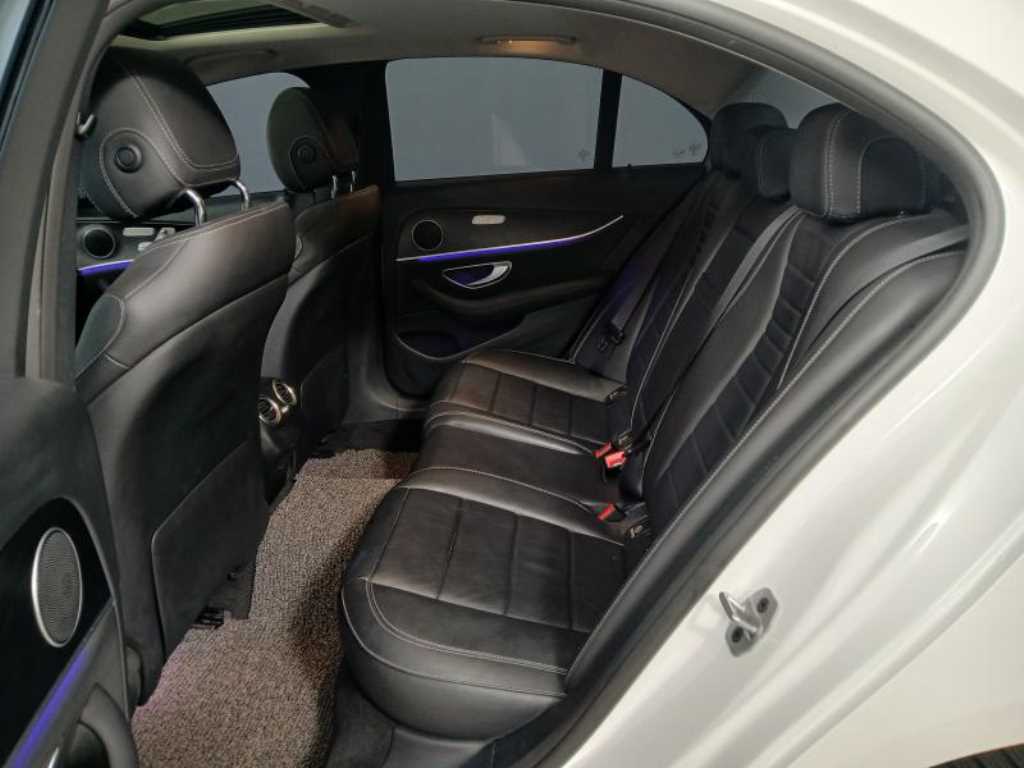 Mercedes Benz E class - Vista 7