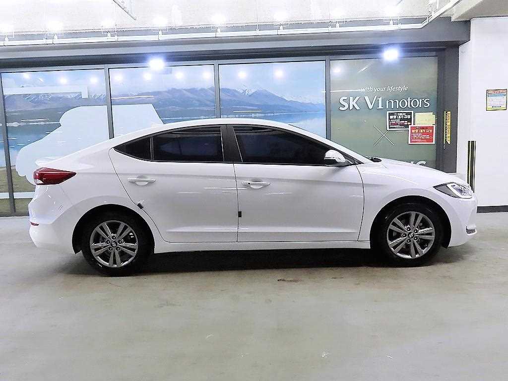 HYUNDAI Avante - Vista 3