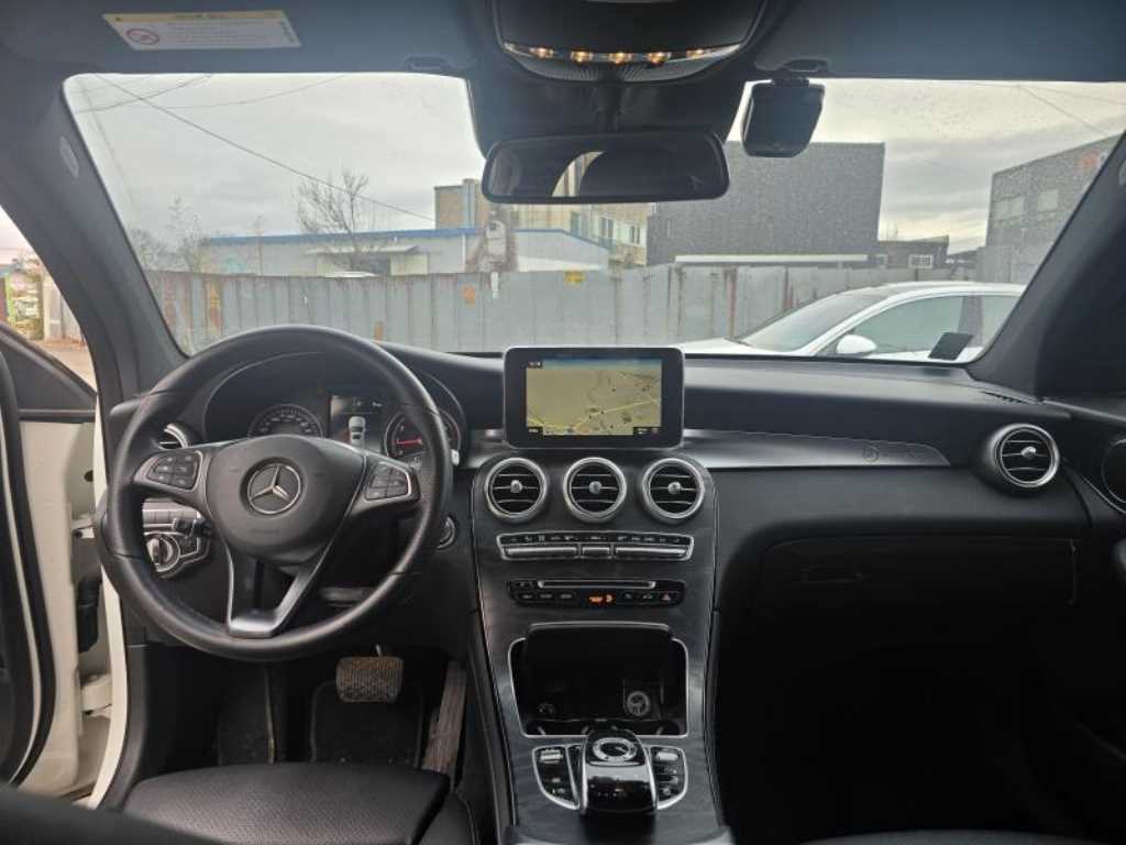 Mercedes Benz GLC Class - Vista 9