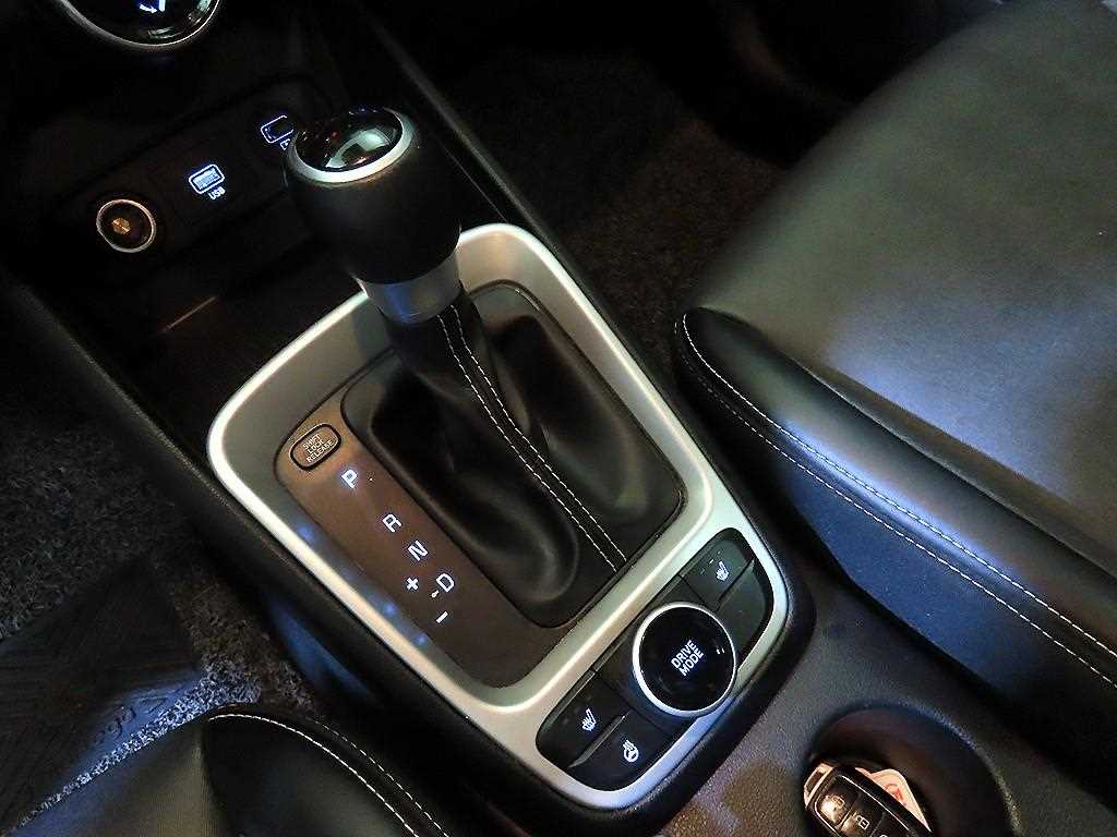 HYUNDAI Venue - Vista 12