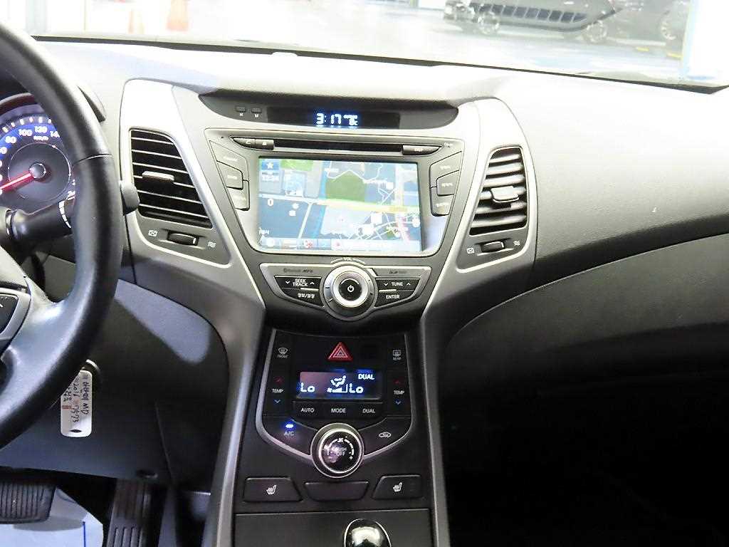 HYUNDAI Avante - Vista 11