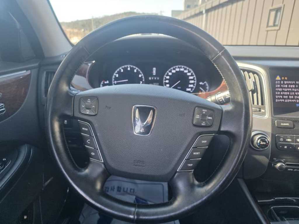 HYUNDAI Equus - Vista 10