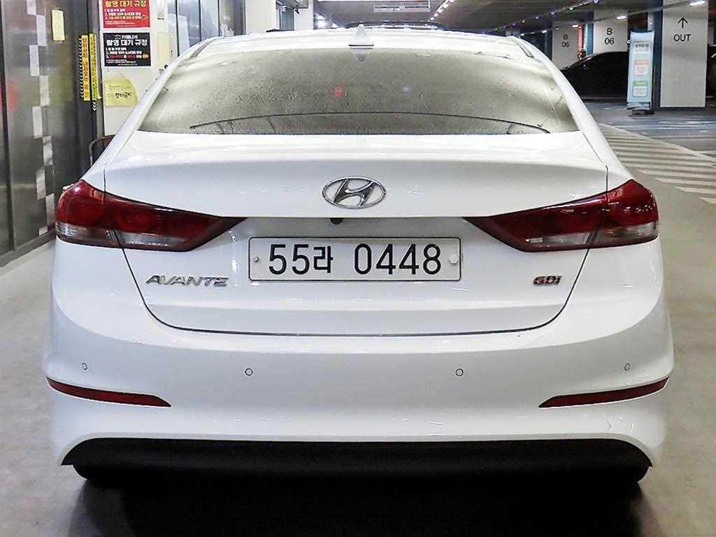 HYUNDAI Avante - Vista 5