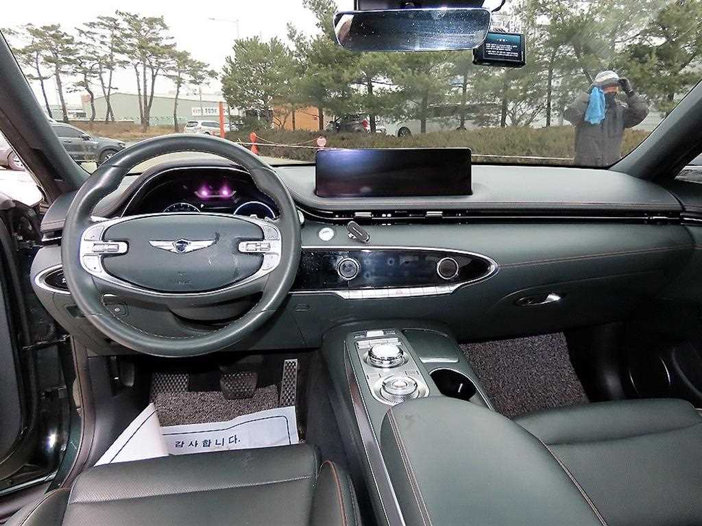 Genesis GV70 - Vista 7