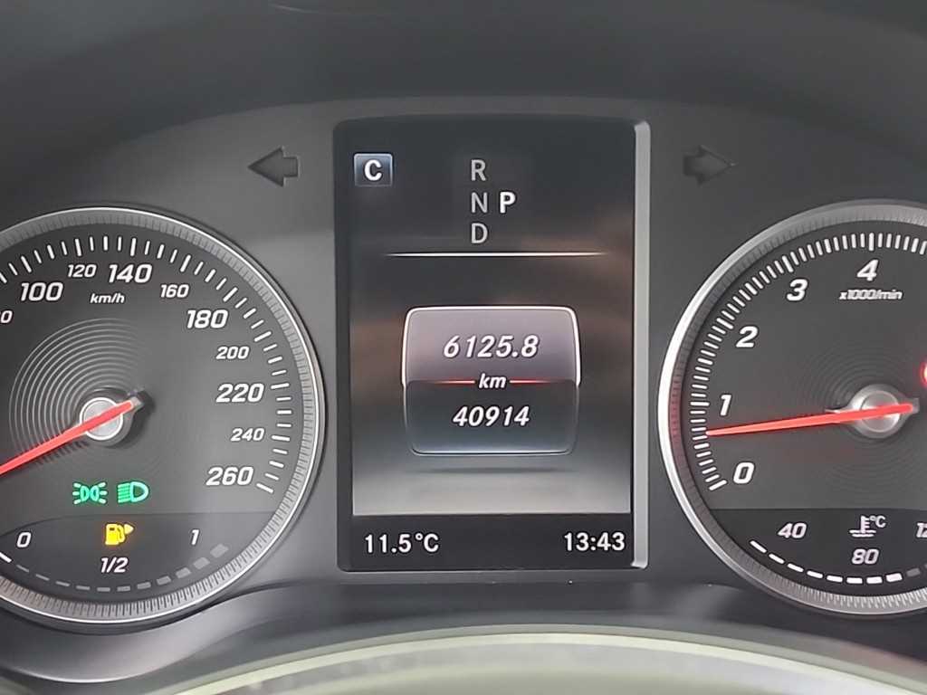 Mercedes Benz GLC Class - Vista 6