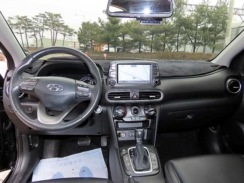 HYUNDAI Kona - Vista 7