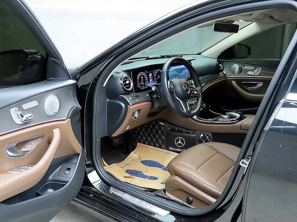 Mercedes Benz E class - Vista 5