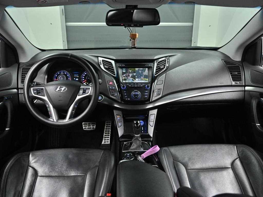 HYUNDAI i40 - Vista 7