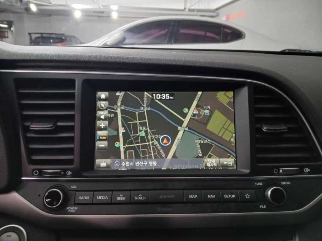 HYUNDAI Avante - Vista 12