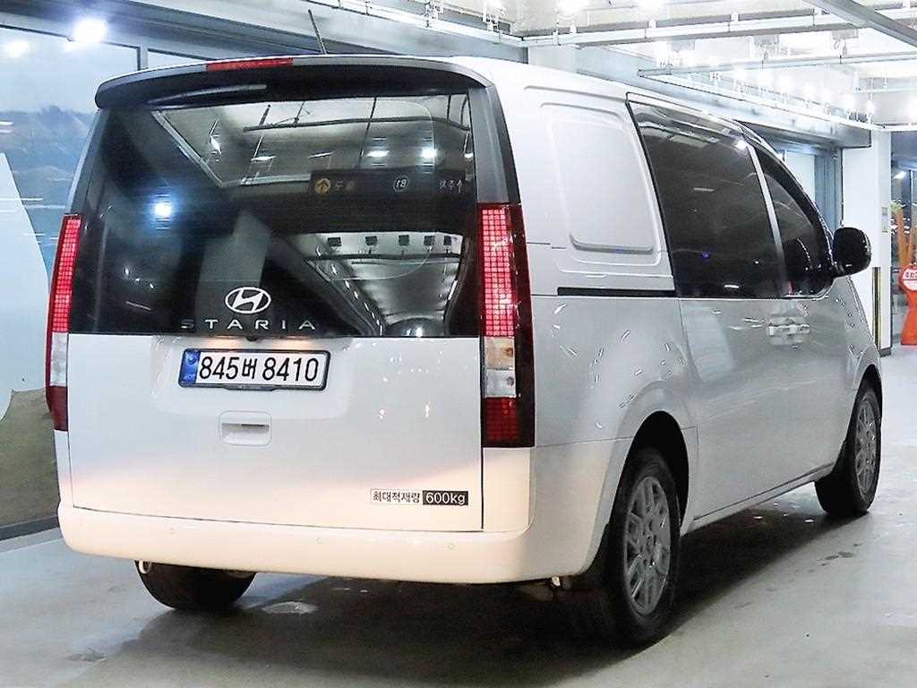 HYUNDAI Staria - Vista 4