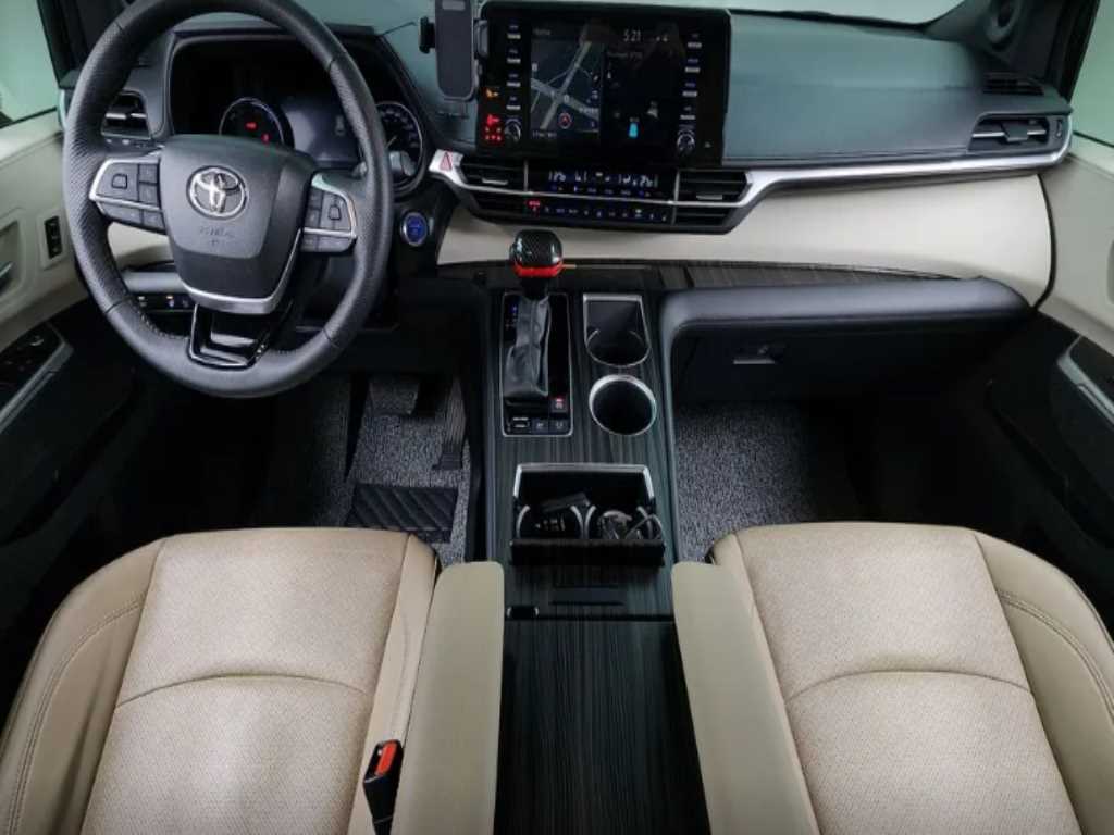 Toyota Siena - Vista 5