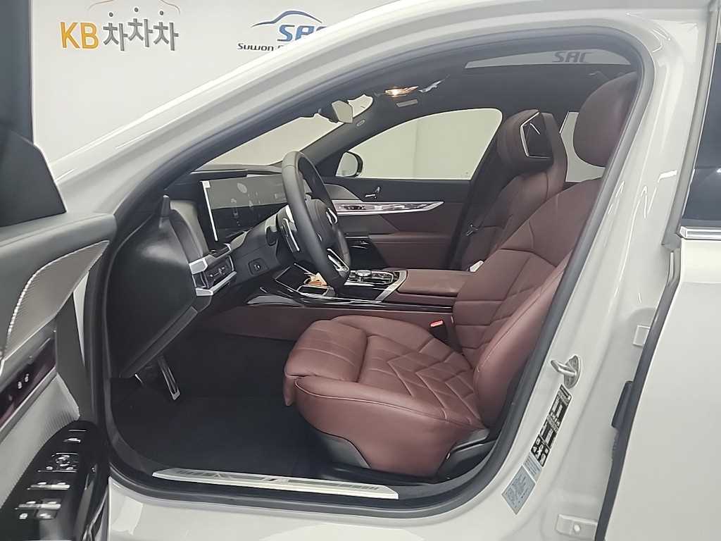 BMW 7 Series - Vista 11