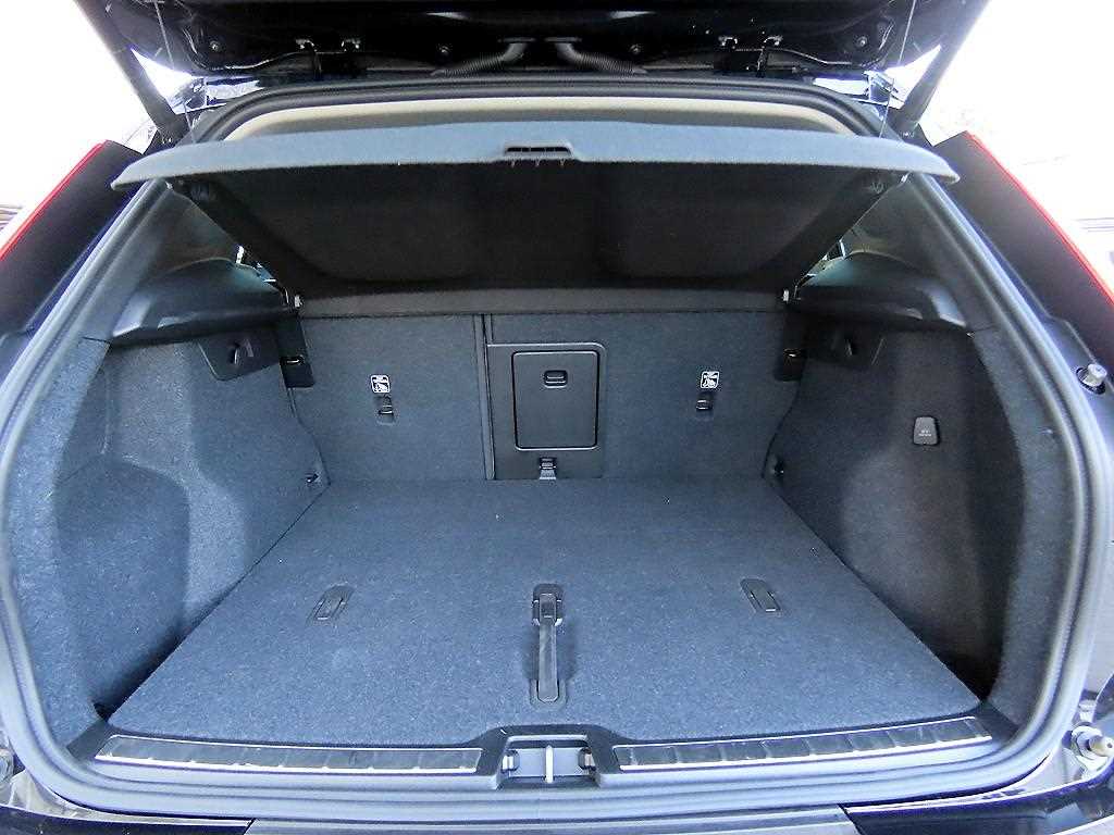 Volvo XC40 2024 Negro - Importación desde Corea - HF Imports Iquique - Foto 17