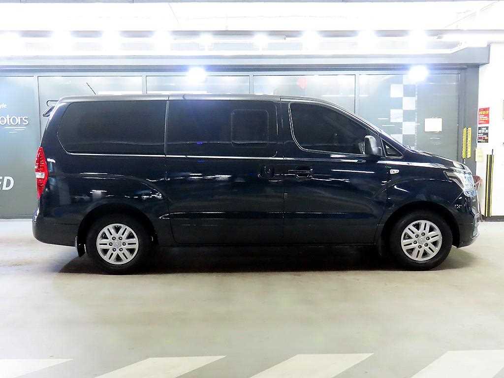 HYUNDAI Starex - Vista 4