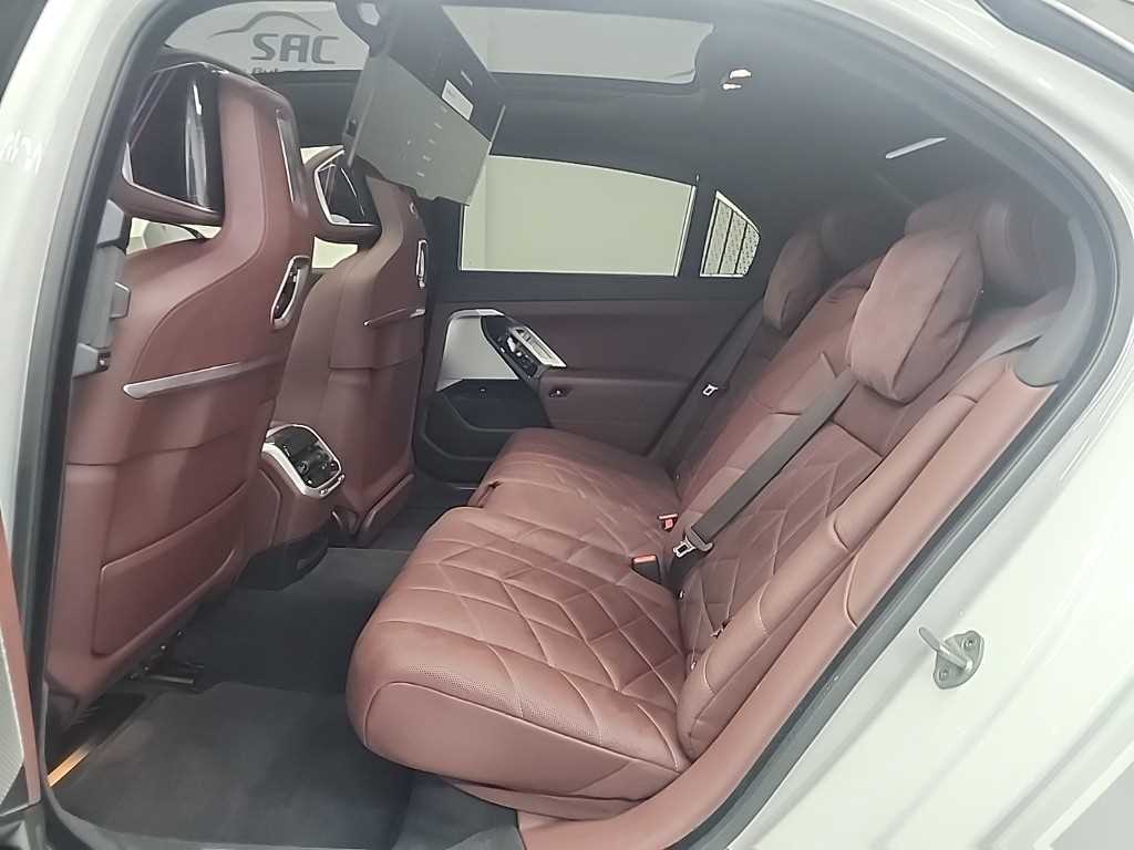 BMW 7 Series - Vista 12