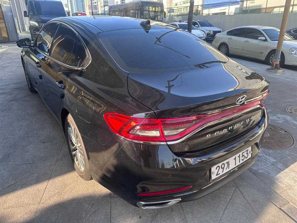 HYUNDAI Grandeur - Vista 6