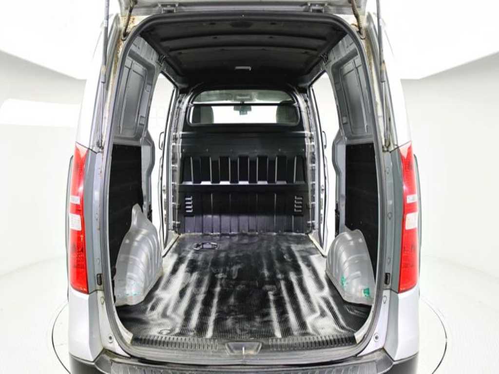 HYUNDAI Starex - Vista 5