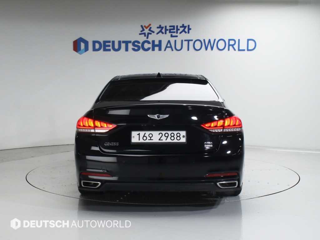 HYUNDAI Genesis - Vista 4