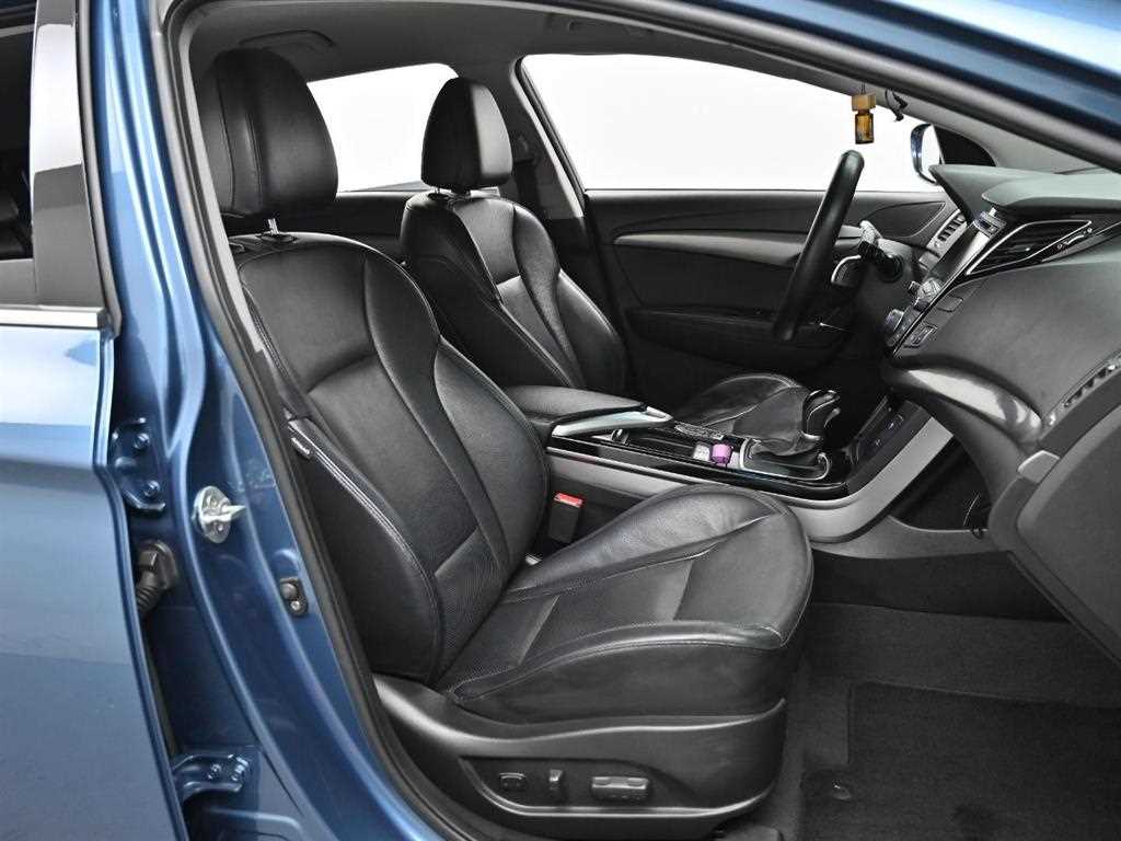 HYUNDAI i40 - Vista 10