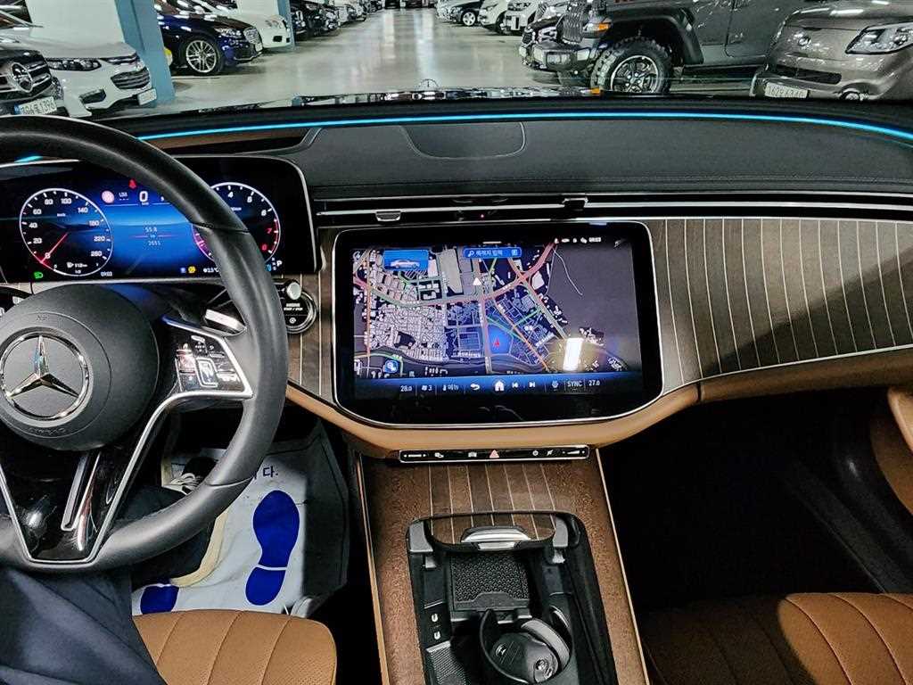 Mercedes Benz E class - Vista 10