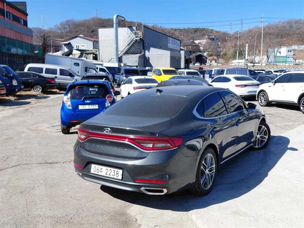 HYUNDAI Grandeur - Vista 2