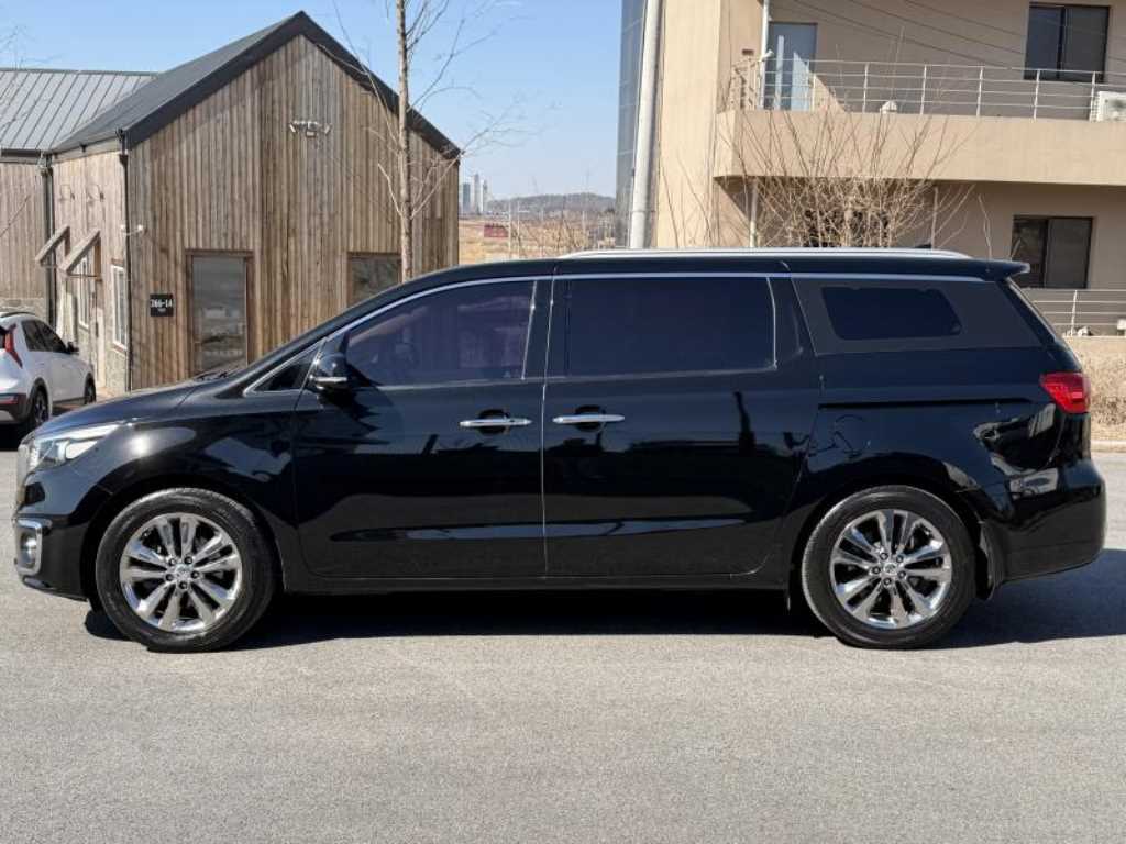 KIA Carnival - Vista 7
