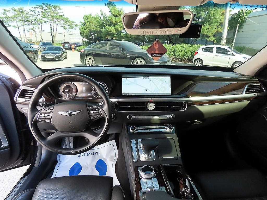 Genesis G90 - Vista 7