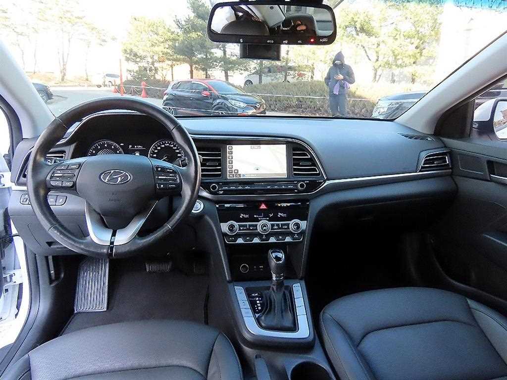 HYUNDAI Avante - Vista 7