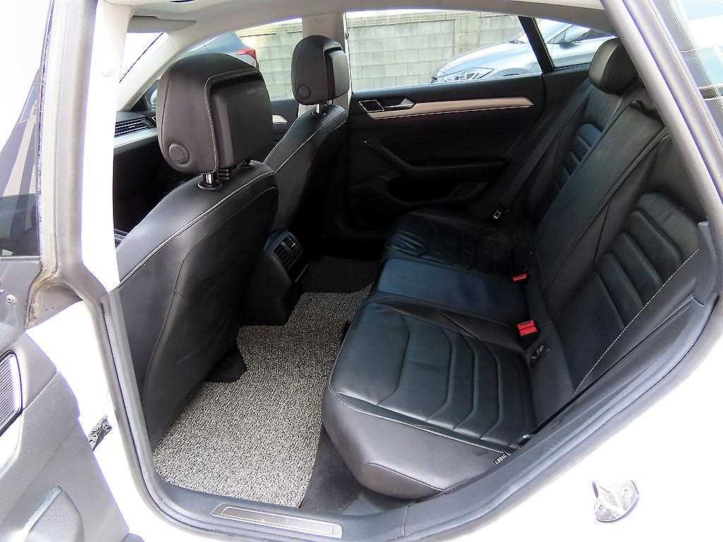 Volkswagen Arteon - Vista 6