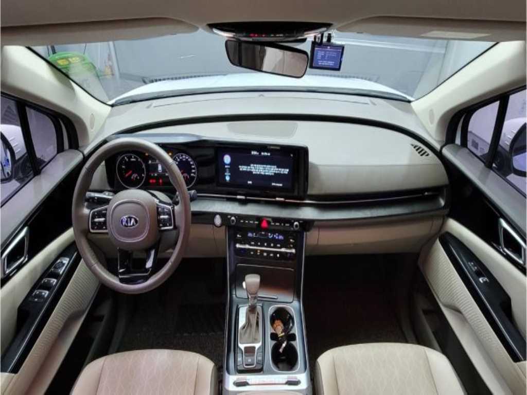KIA Carnival - Vista 12