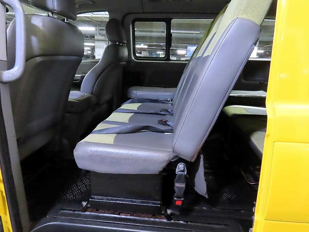 HYUNDAI Starex - Vista 7