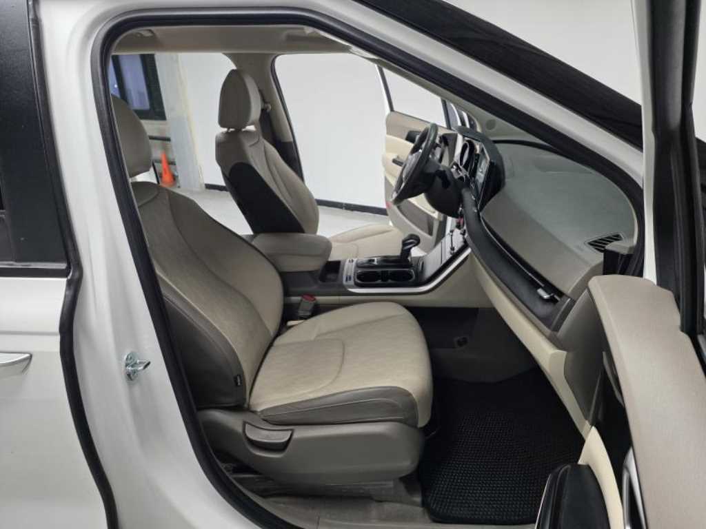 KIA Carnival - Vista 8