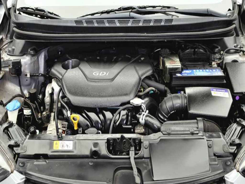 HYUNDAI Avante - Vista 9