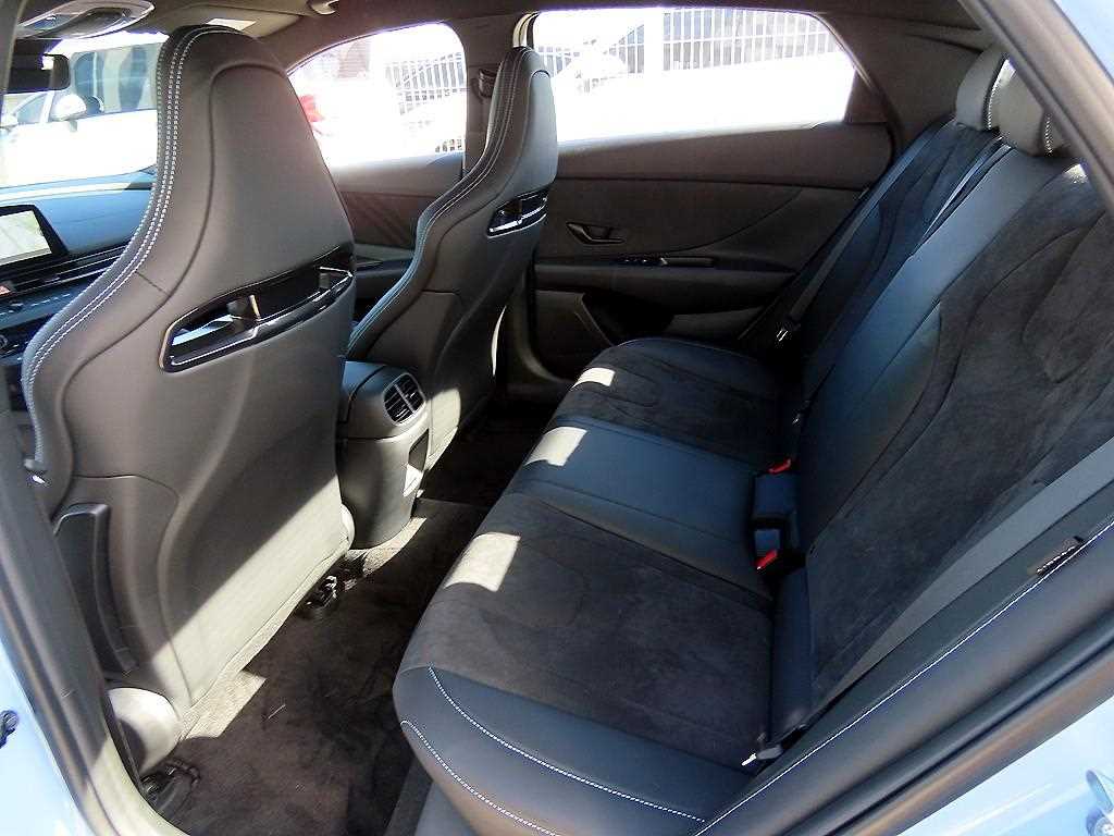 HYUNDAI Avante - Vista 6