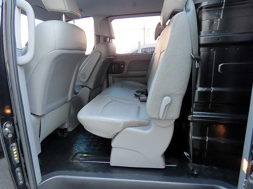 HYUNDAI Starex - Vista 6