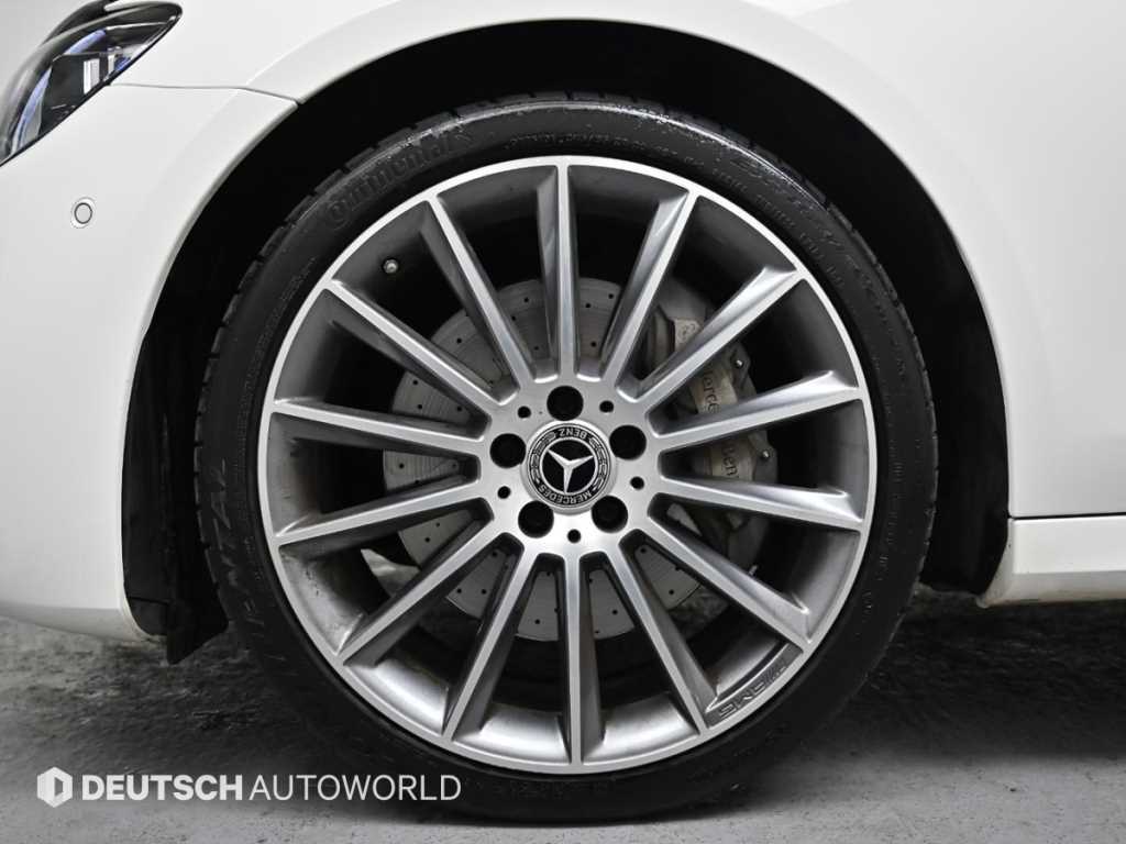 Mercedes Benz E class - Vista 5