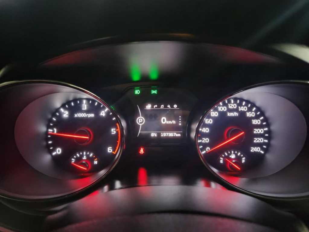 KIA Carnival - Vista 8