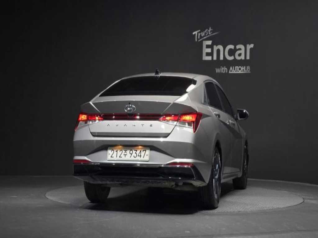 HYUNDAI Avante - Vista 4