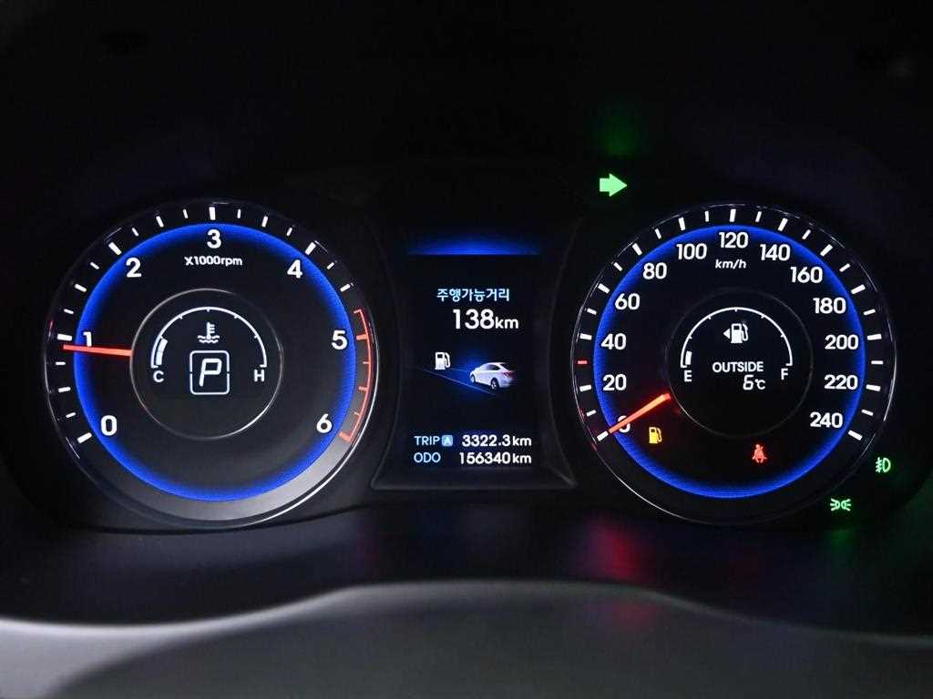 HYUNDAI i40 - Vista 8