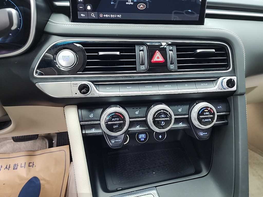 Genesis G70 - Vista 10