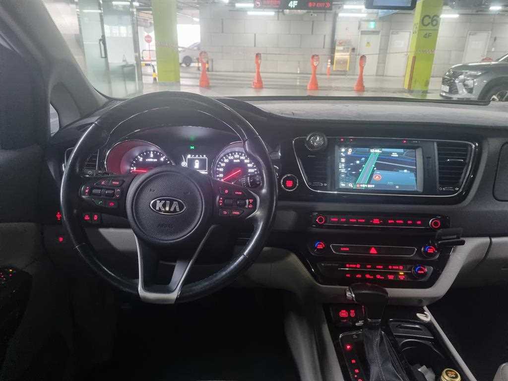 KIA Carnival - Vista 7