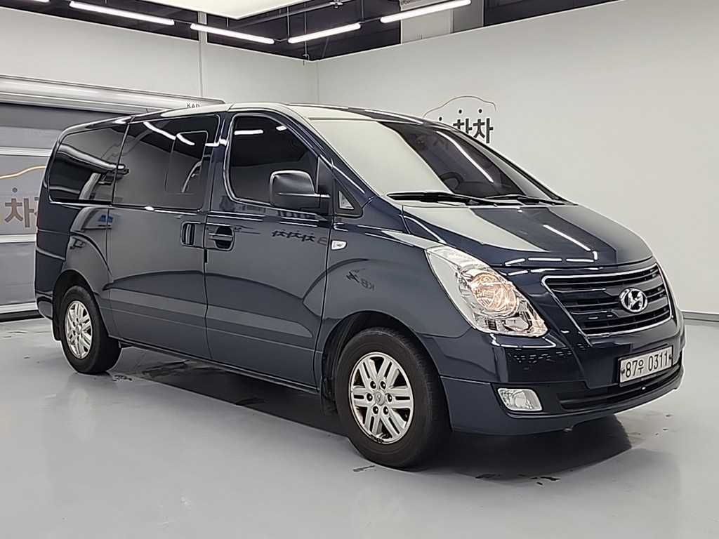 HYUNDAI Starex - Vista 4