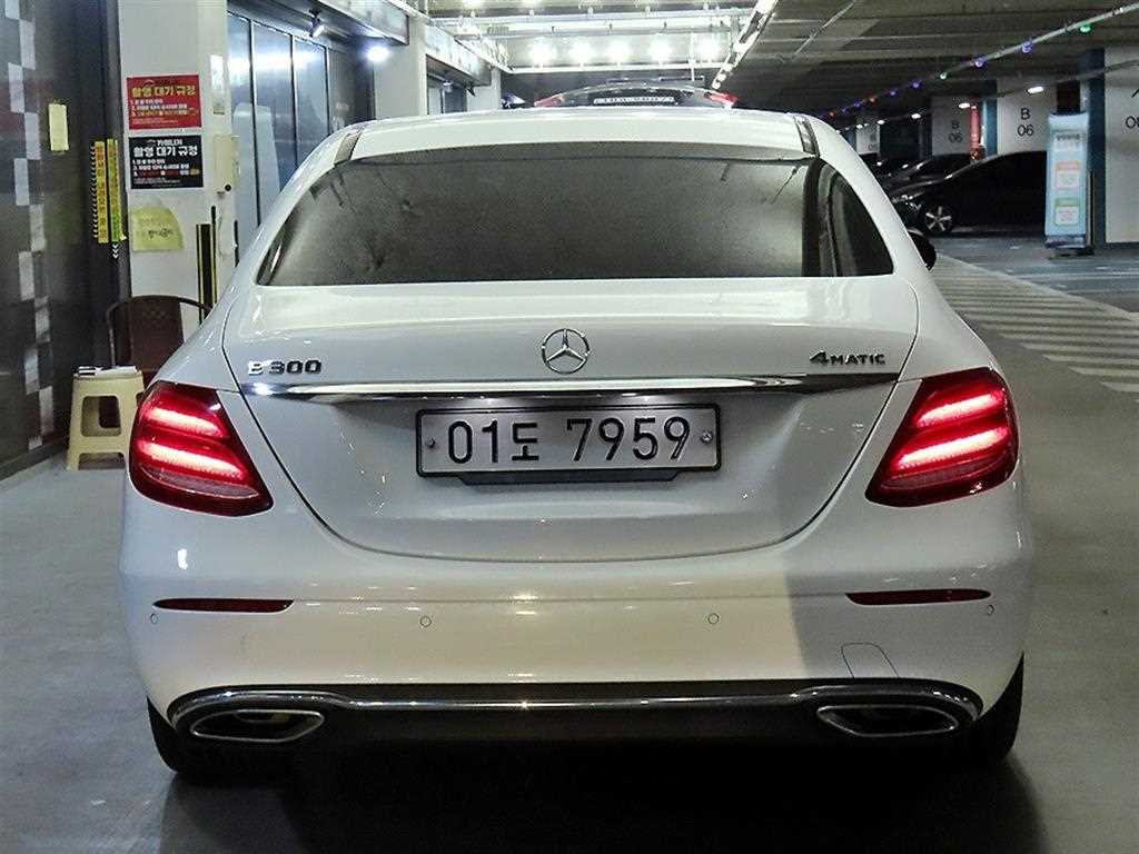 Mercedes Benz E class - Vista 5