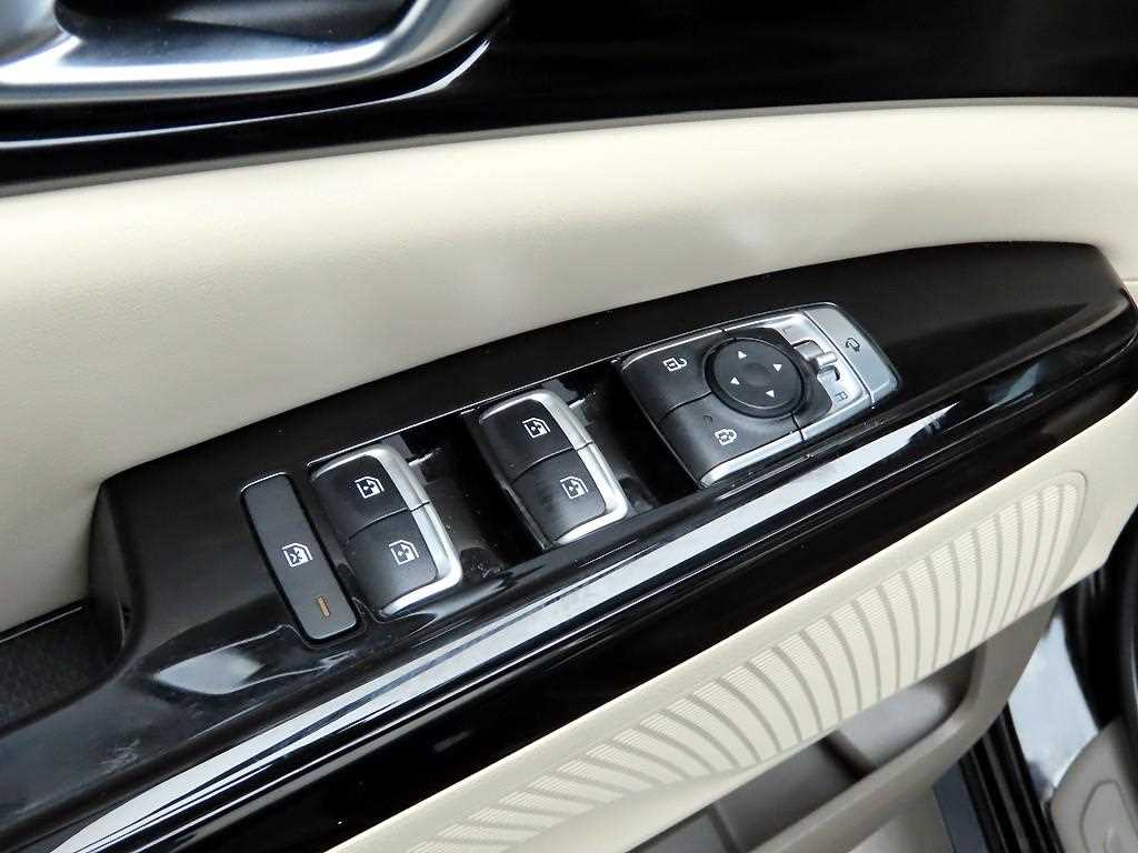 KIA Carnival - Vista 11